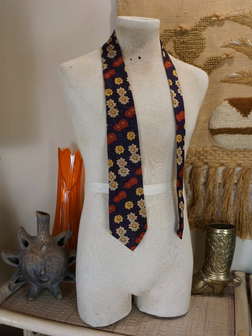 Vintage 70s flower power groovy sunflower graphic neck tie